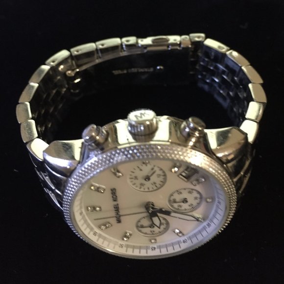 Michael Kors Women\'s Mother of Pearl Dial Watch